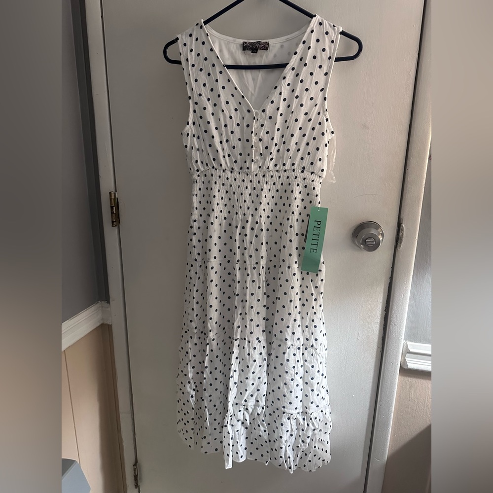 Dress in color White with navy blue dotes